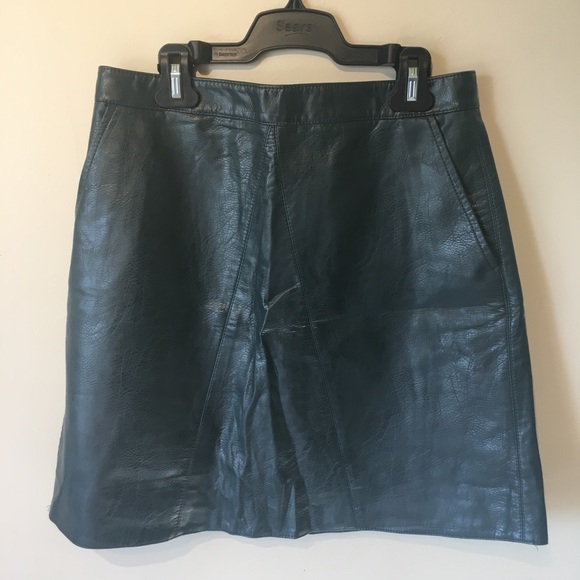 Zara basic size medium army green leather skirt. - Picture 4 of 9